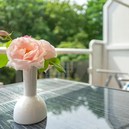 Haus Roseneck 6 *