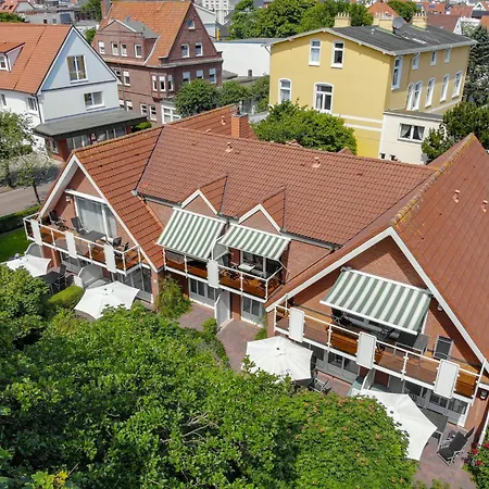 Haus Roseneck 6 *