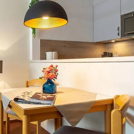 Haus Roseneck 6 *